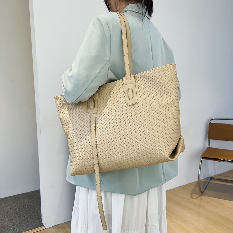 Túi Tote Cỡ Lớn 2022 Họa Tiết Dập Nổi Đơn Giản Thời Trang Xuân Hè Cho Nữ