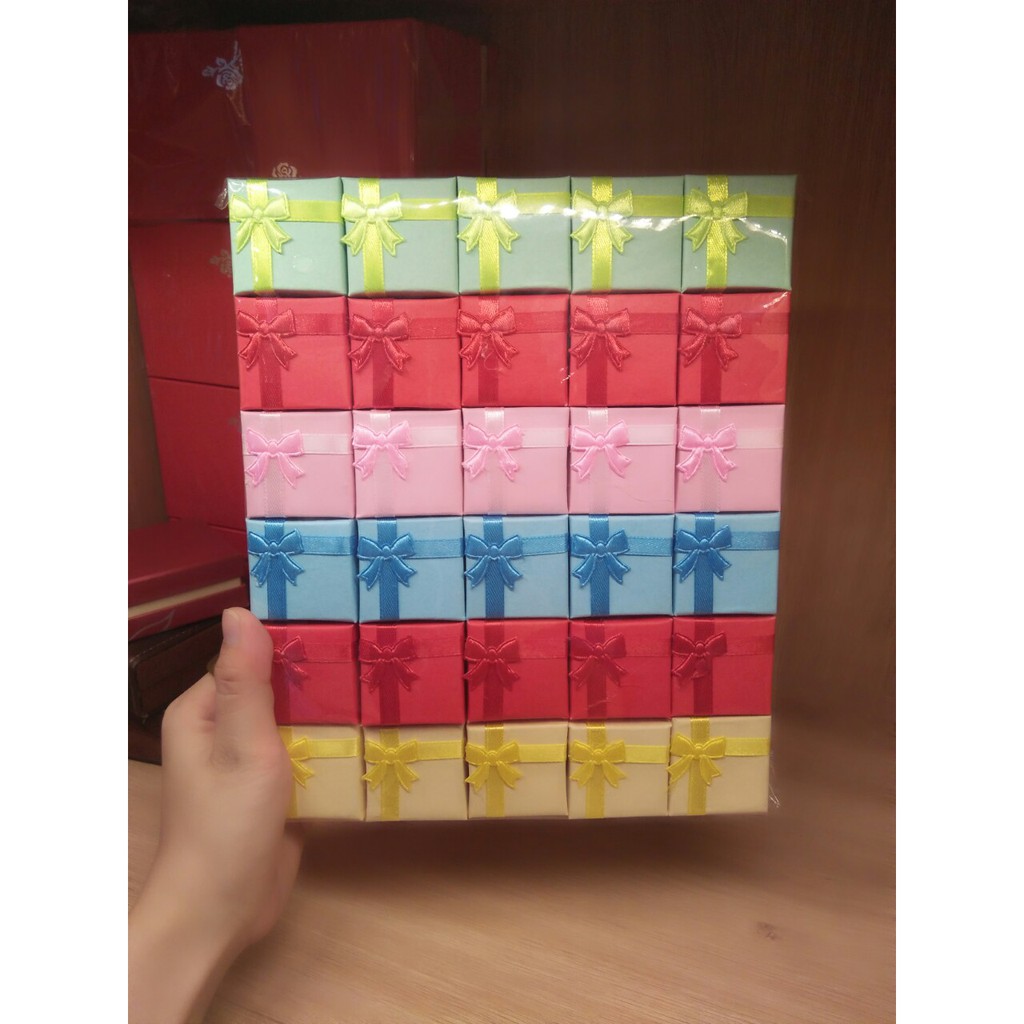 JOGI_ Combo 30 Hộp Đựng Nhẫn Bông Tai Quà Tặng Nơ Ép Trơn Size 4x4x2,5cm (Nhiều Màu)