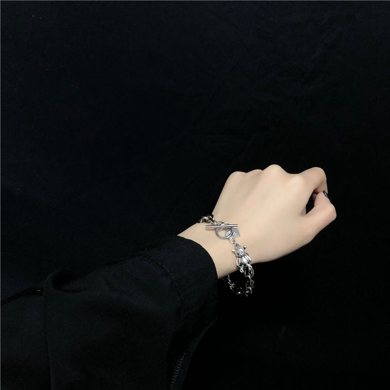 Vòng tay mặt hình gấu và mũ y tá thời trang cá tính 22208