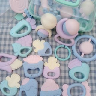 Bộ Đồ Chơi Xúc Xắc Gặm Nướu Nhựa ABS An Toàn Cho Bé 16 Món Có Hộp Đựng XX21