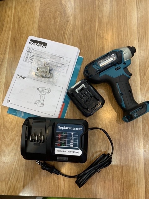 Vít Makita dt110