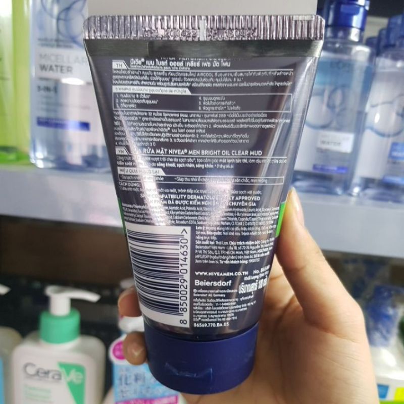 Sữa rửa mặt sạch nhờn mát lạnh bạc hà nivea men bright 8H oil clear 100gr