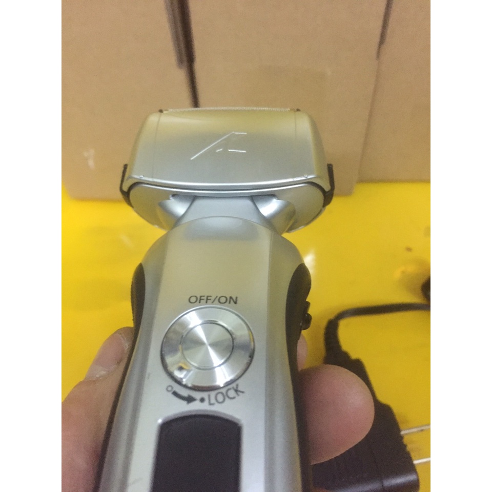 Máy cạo râu nội địa Nhật Panasonic ES-LT20 (mã 41)