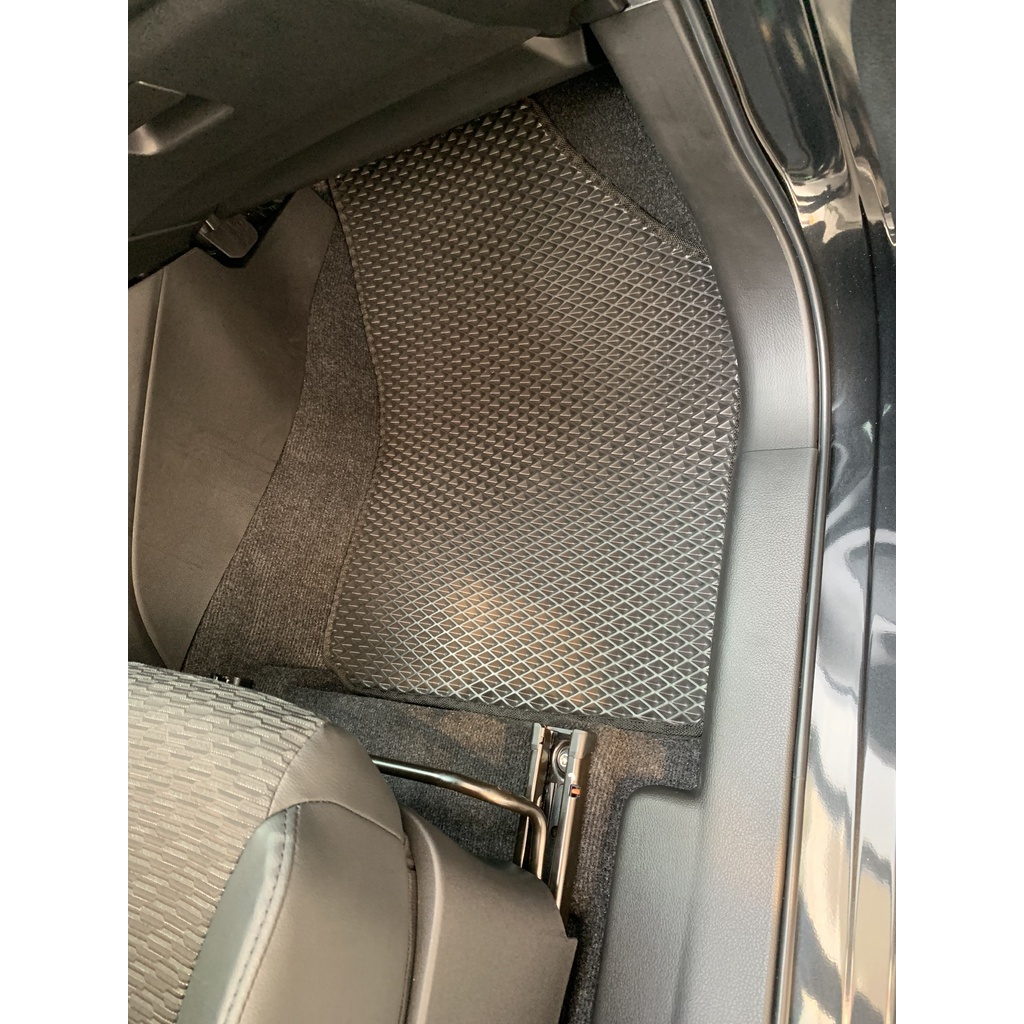 Thảm lót sàn ô tô Medicar xe Suzuki XL7 (2020 - Hiện tại) - chống nước, không mùi, ngăn bụi bẩn