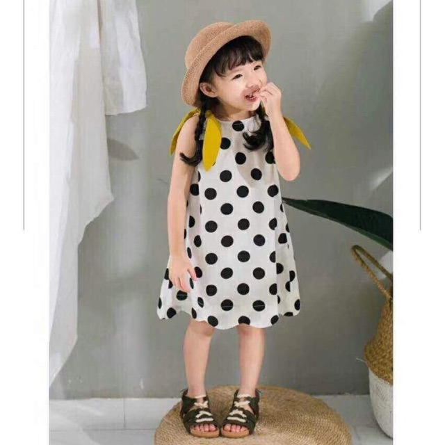 Váy chấm bi