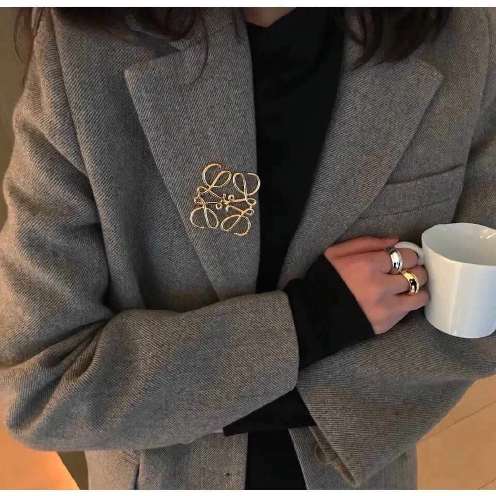 Ghim CàI ÁO HìNh logo L0EWE Anagram