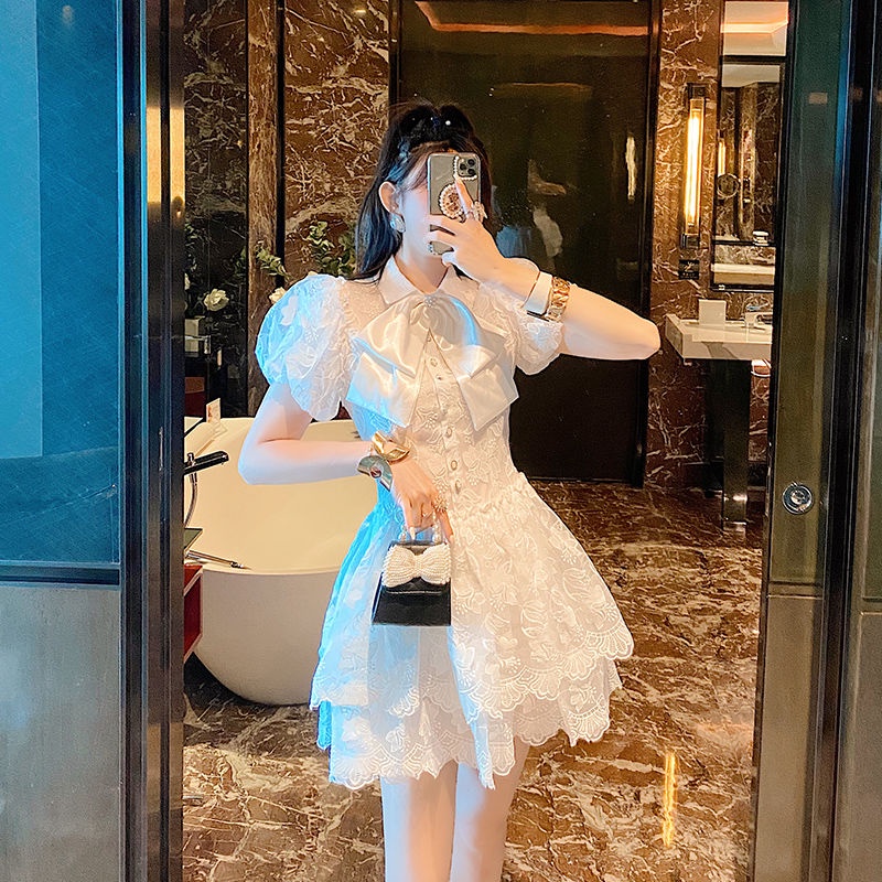 Đầm công chúa dáng ôm tay phồng phong cách Pháp thanh lịch