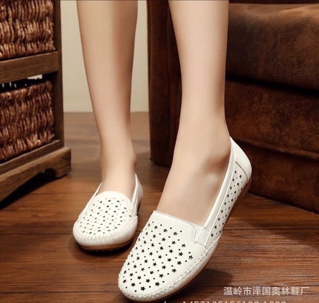 Giày đục lỗ thoáng khí | BigBuy360 - bigbuy360.vn