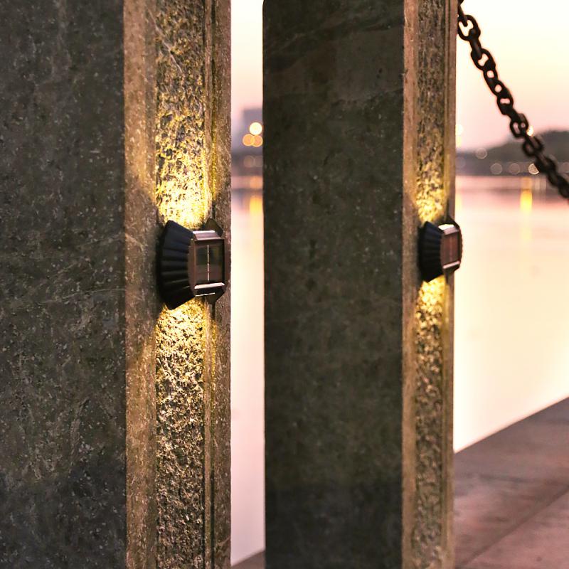 Đèn Led 2 / 8 Bóng Gắn Tường Sử Dụng Năng Lượng Mặt Trời Chống Thấm Nước Trang Trí Cầu Thang Ngoài Trời