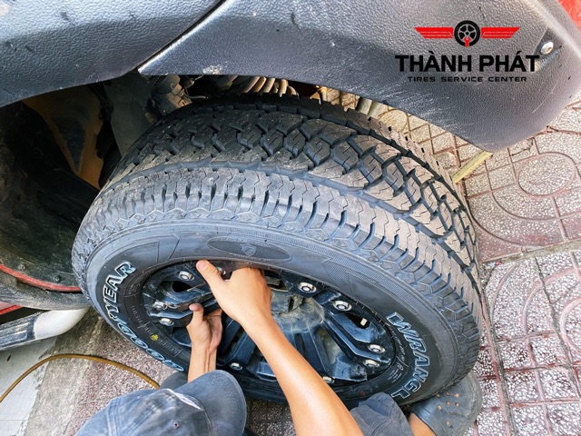 Lốp xe Goodyear 265/65R17 Wrangler Silent trac