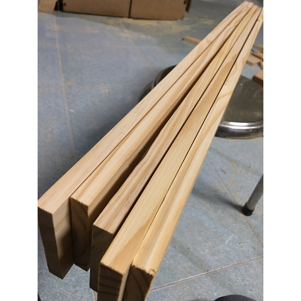 1 thanh gỗ thông pallet bào láng 4 mặt kích thước dài 1,1m, rộng 8cm, dày 1,5cm