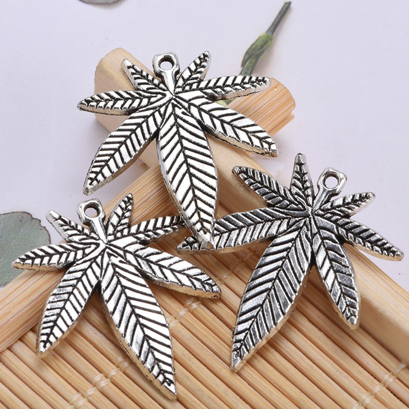 Mặt charm lá phong bản to làm vòng cổ handmade