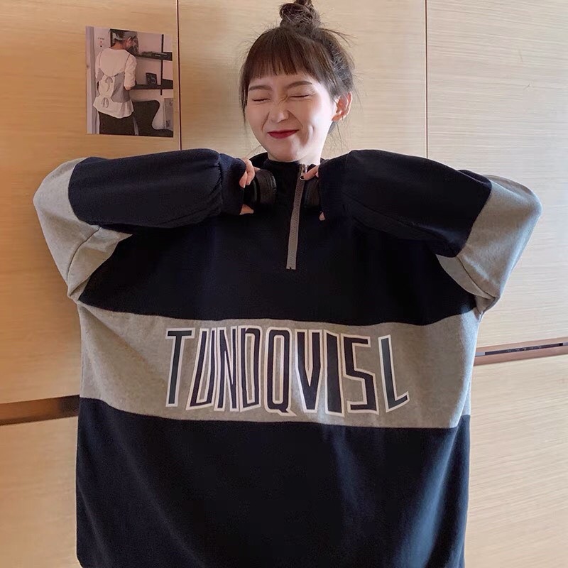 Áo sweater phối chữ TUNDQVISL cổ khoá kéo form rộng unisex