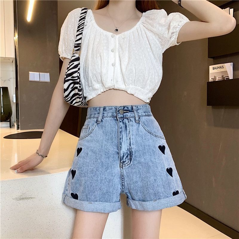 Quần short jean cạp cao họa tiết thêu trái tim thời trang Hàn Quốc cho nữ