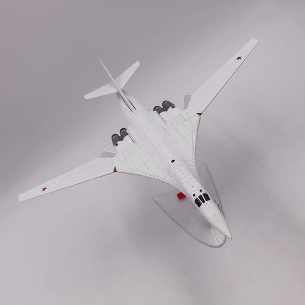 Máy Bay Ném Bom Nga Tu-160 Tu-160 Tỉ Lệ 1: 200