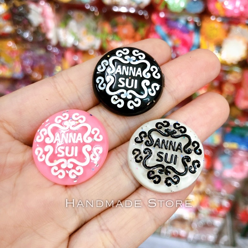 Charm Anna Sui