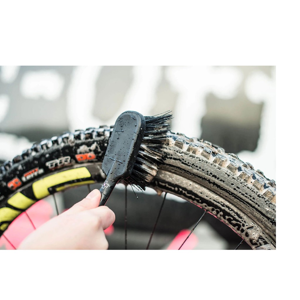 [CHÍNH HÃNG] Bàn Chải Vỏ Xe Và Líp Xe Muc Off Tyre &amp; Cassette Brush cho Xe đạp, Xe máy và Ô tô