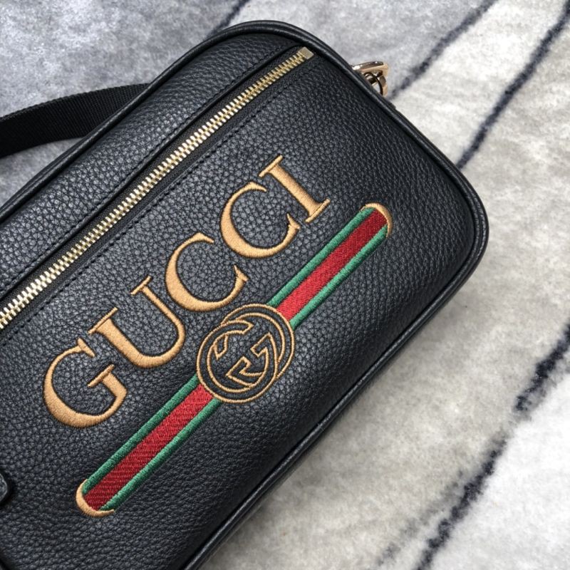 túi đeo chéo nam nữ dáng vuông kéo khóa in logo chữ Gucci GC