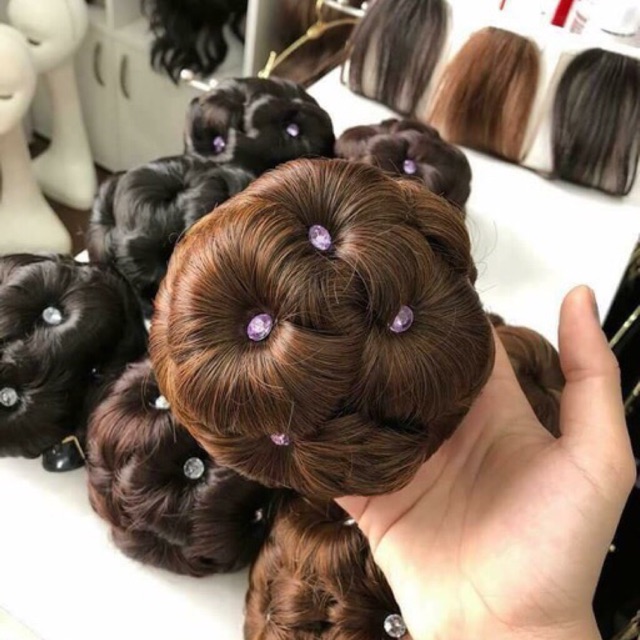 Búi hoa kẹp pha lê
