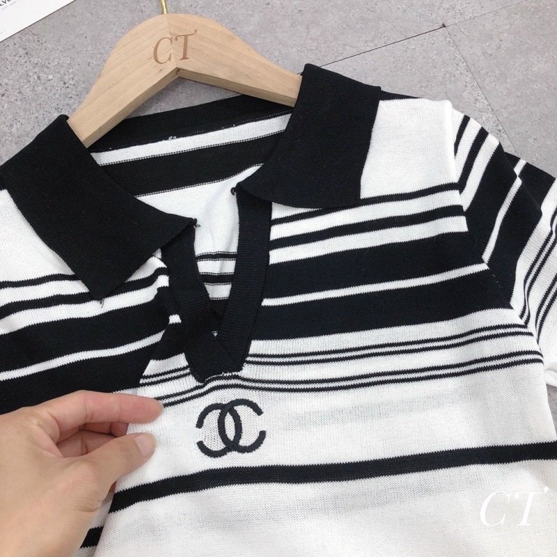 ÁO LEN KẺ CROPTOP CỔ ĐỨC MS10000