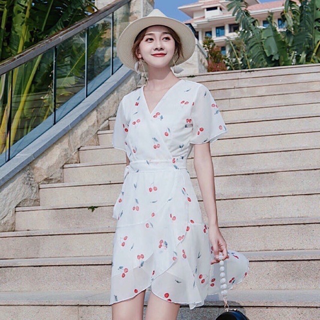 Đầm cổ V hoạ tiết cherry đắp tà chéo