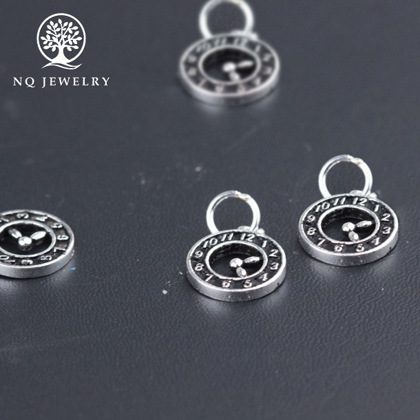 Charm bạc mặt đồng hồ treo nhỏ bạc thái - NQ Jewelry