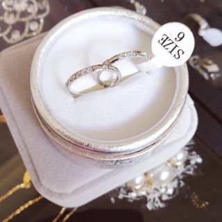 [GIÁ 1 CHIẾC] NHẪN ĐÔI TITAN MẠ TRẮNG _ ĐÍNH ĐÁ CÁCH ĐIỆU