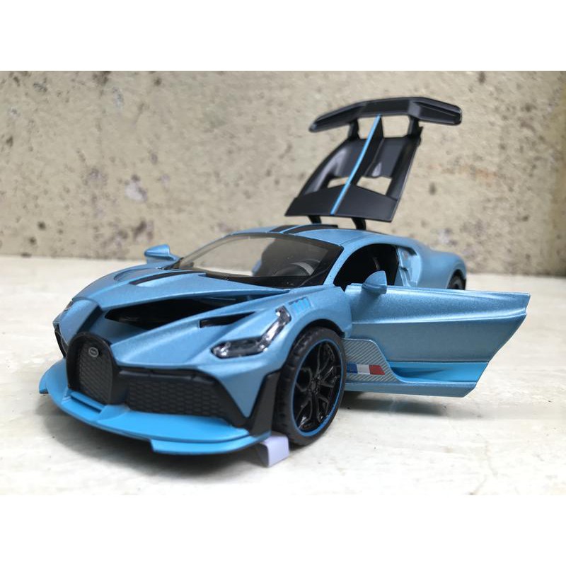 Mô hình xe ô tô Bugatti DIVO 1:32