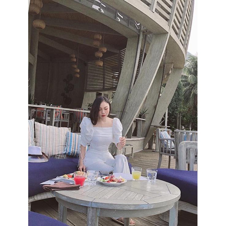 Áo peplum cổ vuông tay rút màu trắng siêu dễ thương