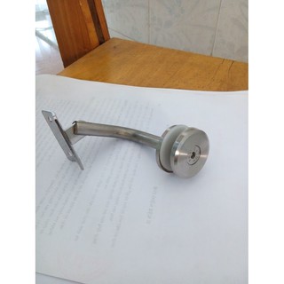 Bát đỡ tay vịn lan can cầu thang B04 - fi 10 inox 304