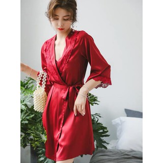 Set váy ngủ lụa và áo choàng ren phối ren hoa hồng cao cấp