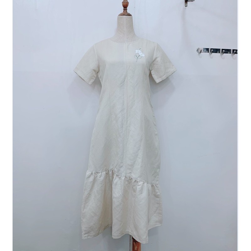 Đầm linen thêu tay