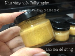 Nhũ vàng, mực trắng viết calligraphy