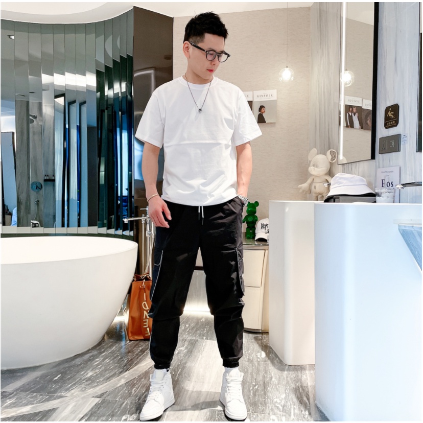 Áo Phông Trơn Bassic 2 Màu Đen Trắng Siêu Hot Đơn Gian Thoải Mái Trend 2022Phong Cách AMBITION