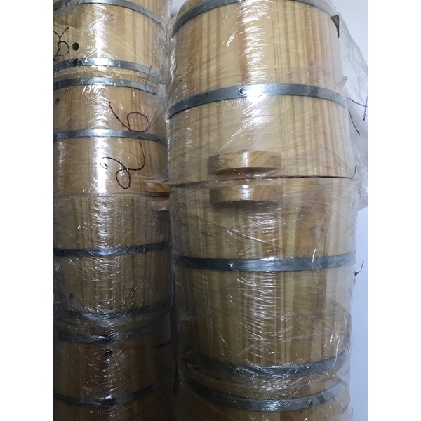 Chậu gỗ ngâm chân có hạt dùng trong Spa