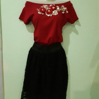 Áo cổ thuyền đính hoa nổi