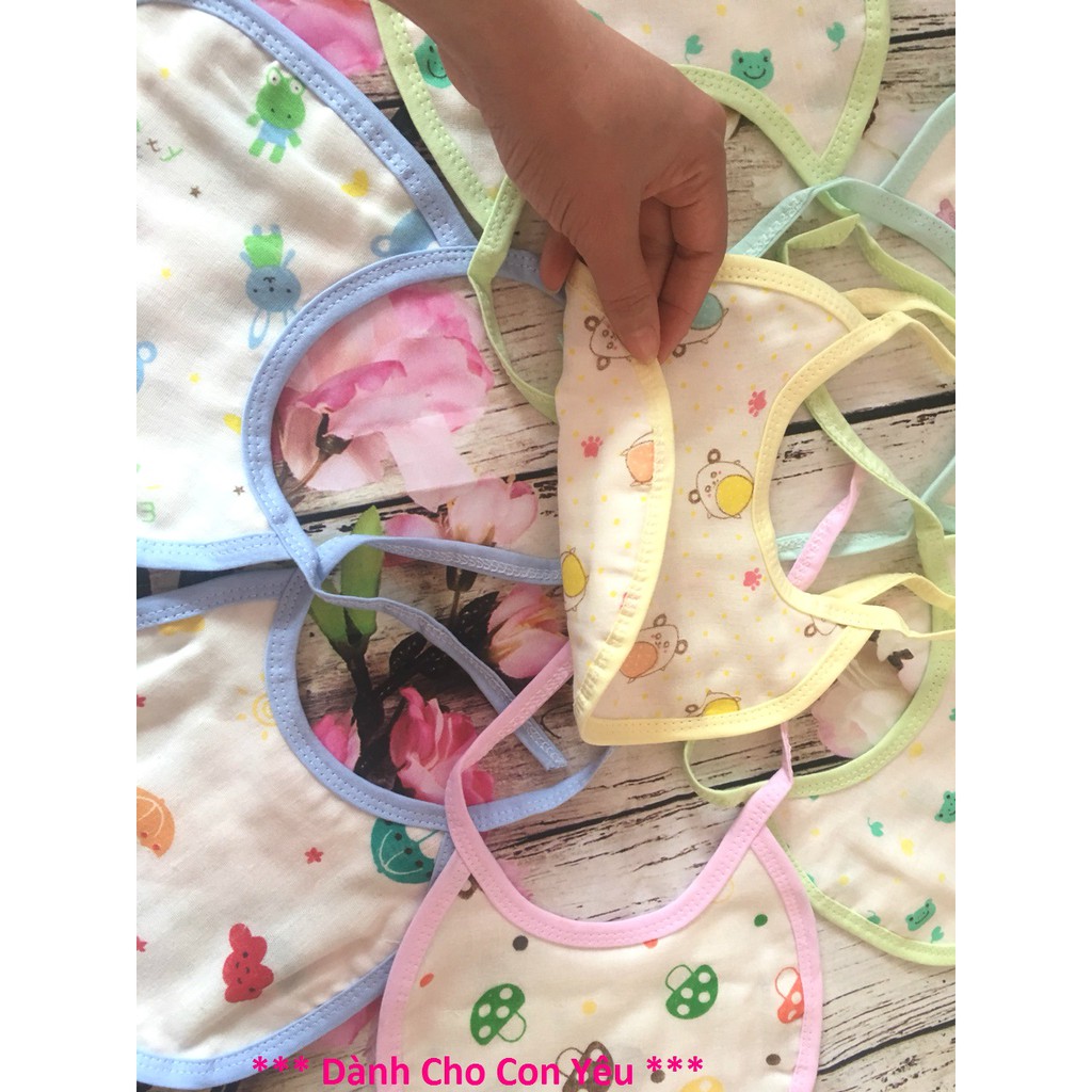 Yếm xô buộc dây in hình cho bé
