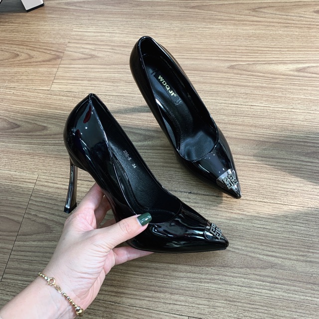 Giày mũi Bọc kim loại