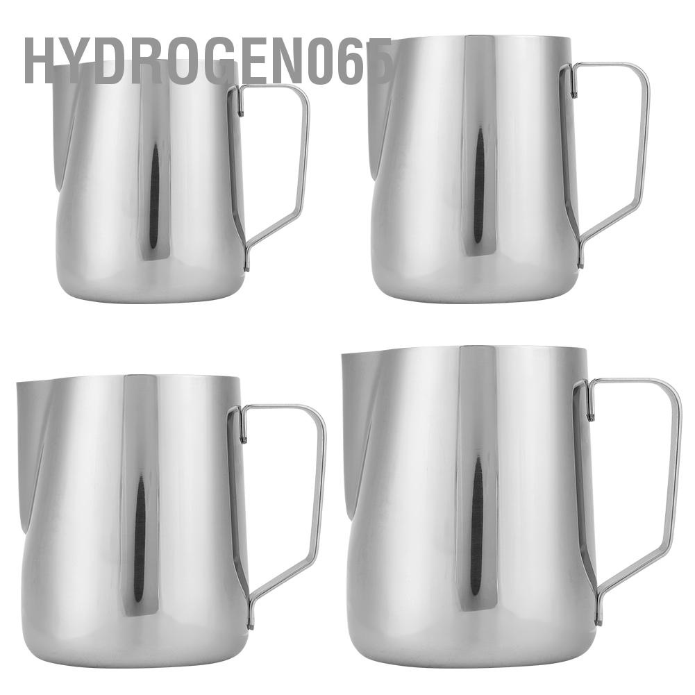 Cốc đánh sữa rót cà phê latte nghệ thuật