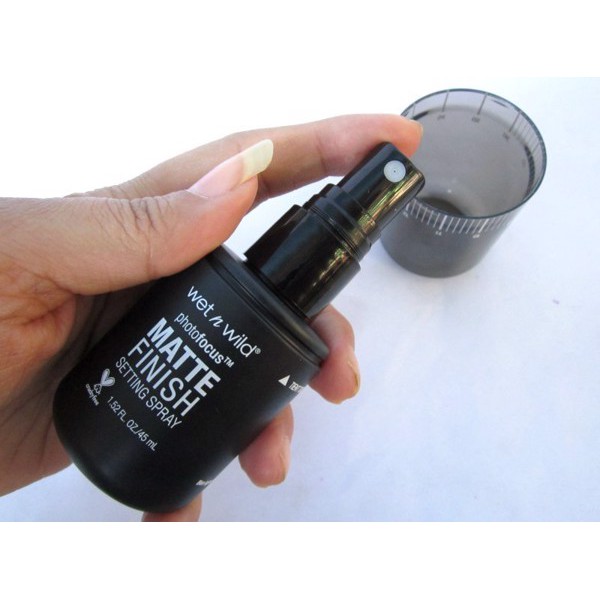 Xịt Giữ Trang Điểm Wet n Wild Photocus Matte Finish Setting Spray