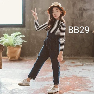 Set yếm bò kèm áo kẻ caro cho bé gái