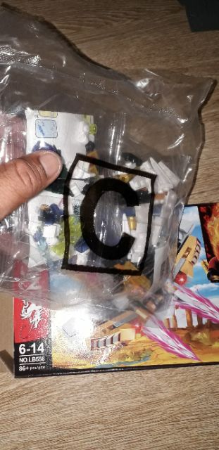 Lắp ráp 1 hộp LegoNinja Robot LB556 có nhiều chi tiết bằng nhựa rất đẹp