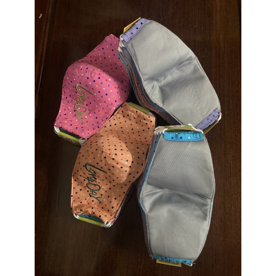 Khẩu trang vải lanh, chấm bi, thêu