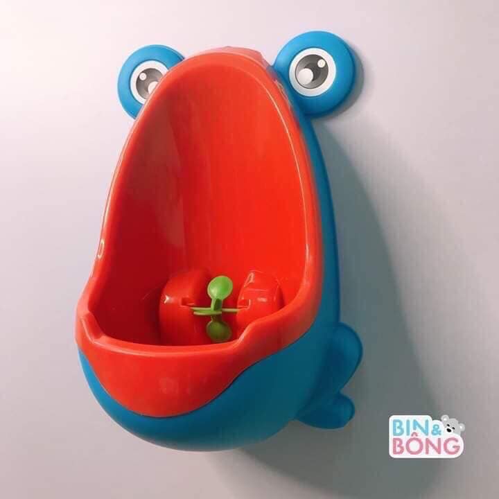 BÔ TIỂU ẾCH GẮN TƯỜNG CHO BÉ TRAI