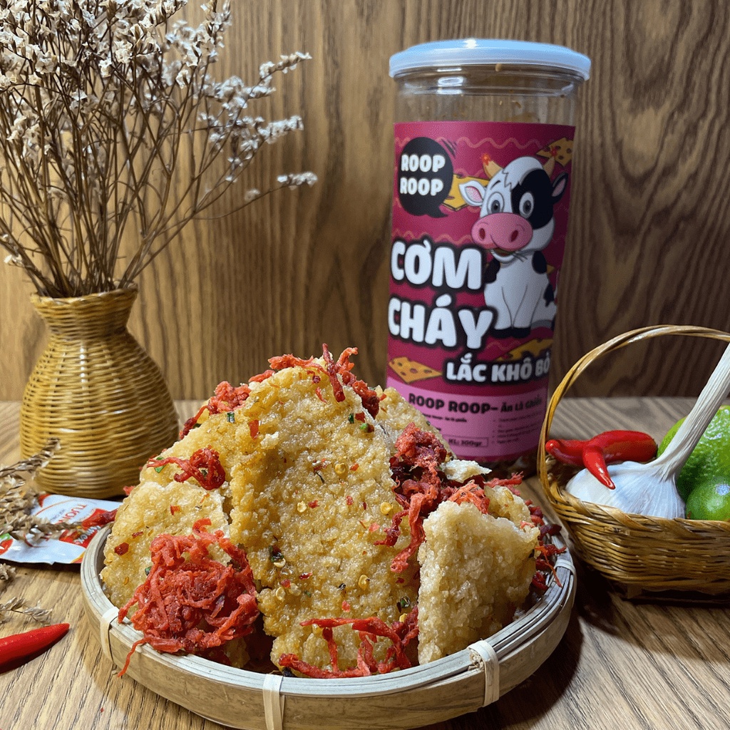 Cơm cháy lắc khô bò 300G ROOPROOP chiên mắm hành giòn thơm đồ ăn vặt viêt nam an toàn vệ sinh thực phẩm | BigBuy360 - bigbuy360.vn