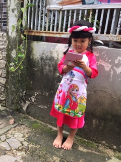 Áo dài cách tân cho bé gái 