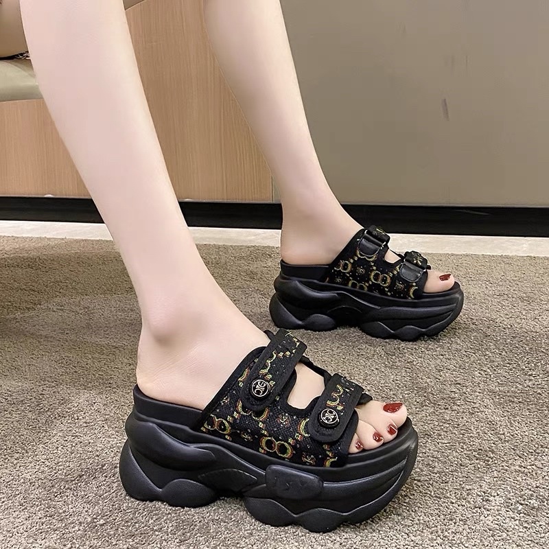 Dép xuồng quai dán hoạ tiết GC cao 8,5cm nâng chiều cao siêu nhẹ