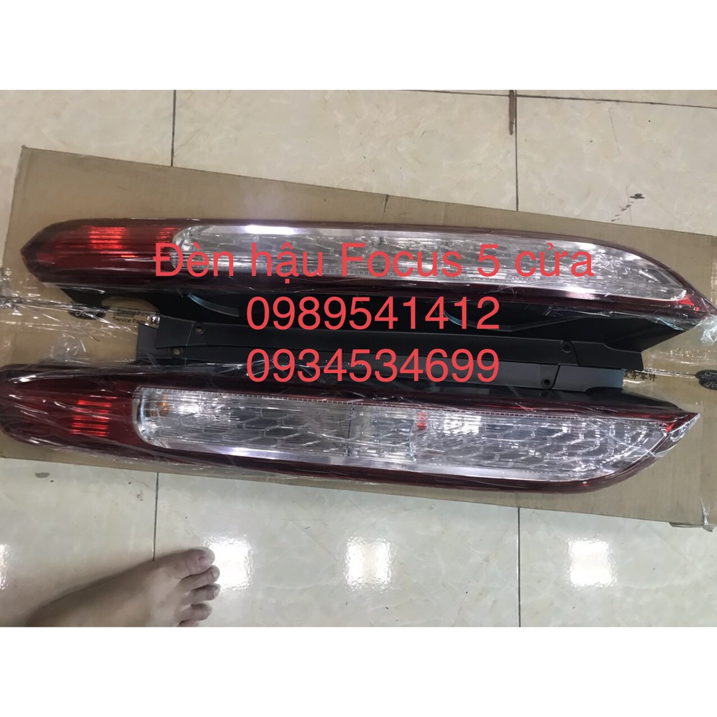 Đèn hậu Ford Focus 5 cửa trái, phải - 8M5113405AD/8M5113404AD