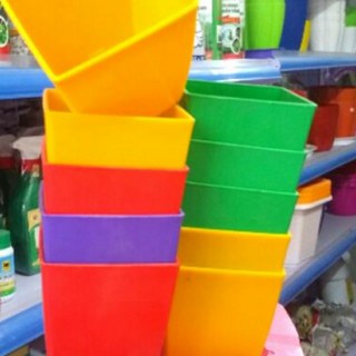 - chậu vuông mini 9cmx9cm hàng cty, loại 1.