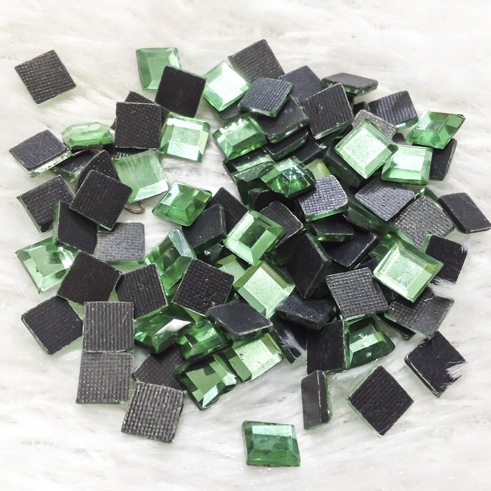 Hạt đá ủi xoàn hong kong hình vuông tráng gương đá ủi nhiệt đính kết trang phục size 6li